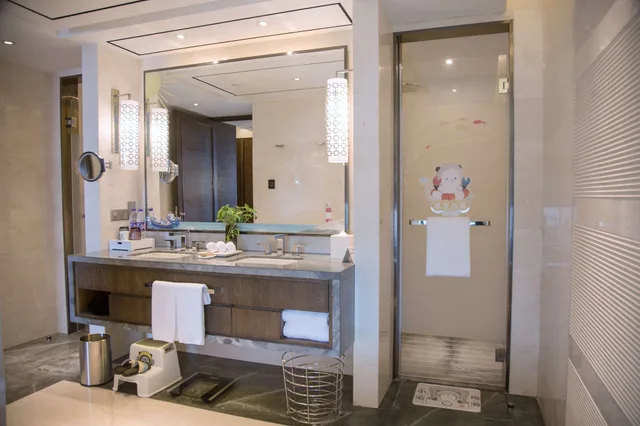 غرفة عائلية بسرير كينج بإطلالة على البحر، Hilton Zhoushan 2/2