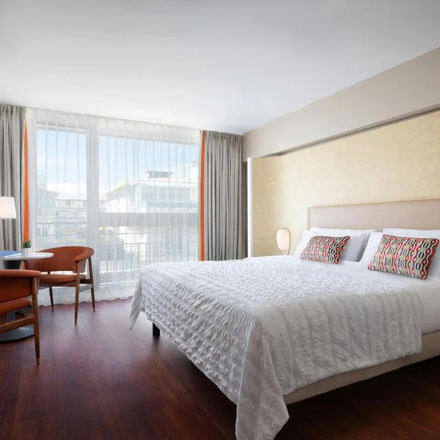 غرفة ديلوكس بسرير كينج بإطلالة على المدينة، LE MERIDIEN NICE 2/4