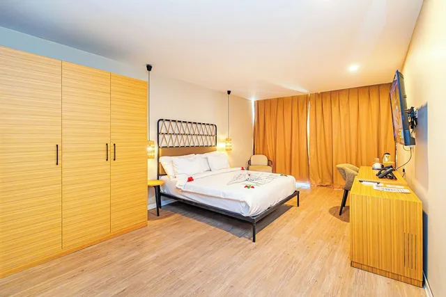 غرفة بريميوم بسرير كوين بإطلالة على الحديقة، Kombo Beach Resort 6/10
