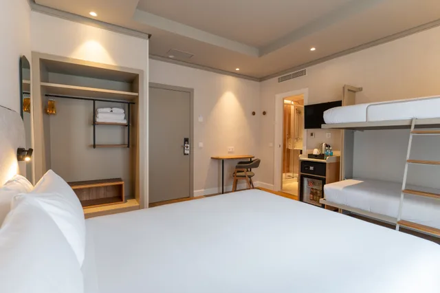 غرفة قياسية رباعية، Petit Palace Preciados 1/10