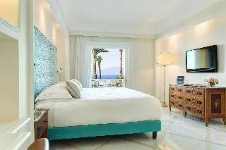 جناح ملكي، Grand Hotel Royal 1/2