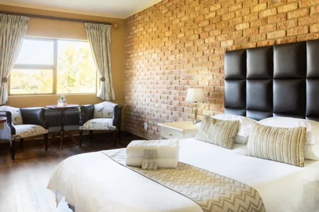 Suite, Double Bed, Golf Course View، Willows Garden Hotel Potchefstroom 2/3