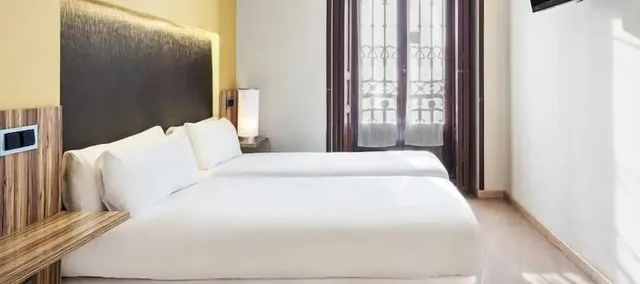 غرفة بسريرين منفصلين بإطلالة على الفناء، B&B HOTEL Madrid Centro Plaza Mayor 4/6