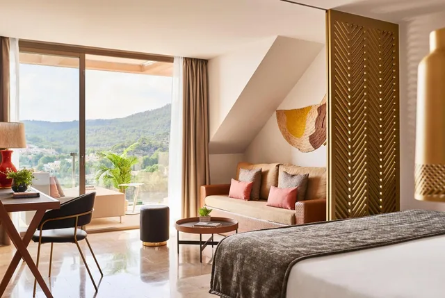 Club, Junior Suite, Penthouse Suite, Lateral Side Sea View, Plunge Pool، Zafiro Palace Andratx 1/6