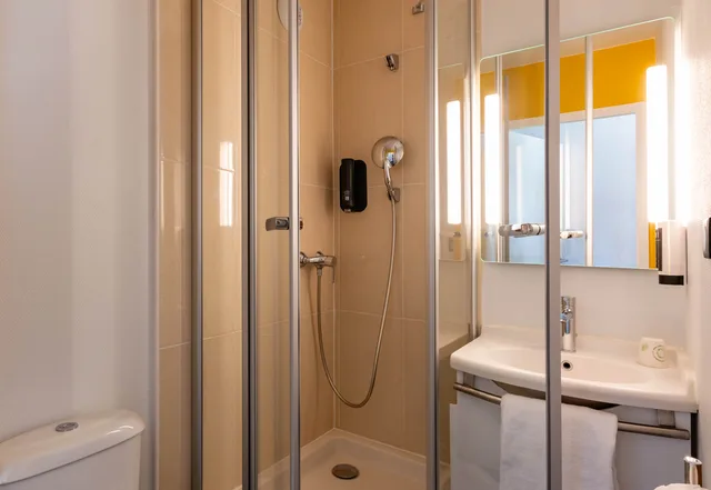 غرفة قياسية بسرير مزدوج، B&B HOTEL Grenoble Centre Verlaine 3/3