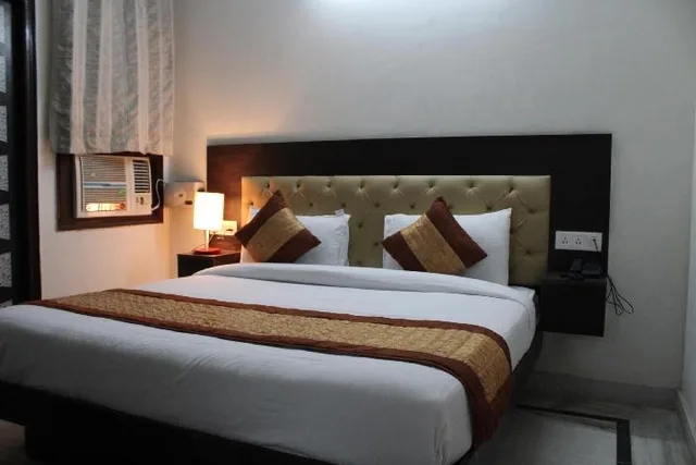 غرفة كلاسيكية بسرير كينج، Hotel Noida International 2/2