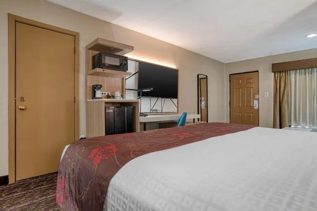 Standard, King Bed, Sofa, Large, Best Western Vicksburg 2/4