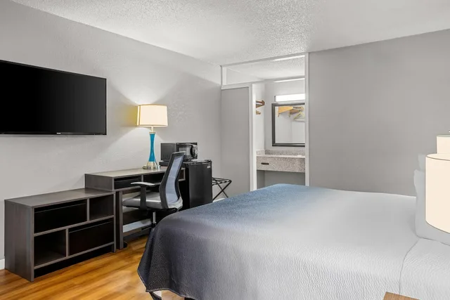 غرفة قياسية بسرير كينج، Super 8 by Wyndham Hardeeville/Savannah North 8/10