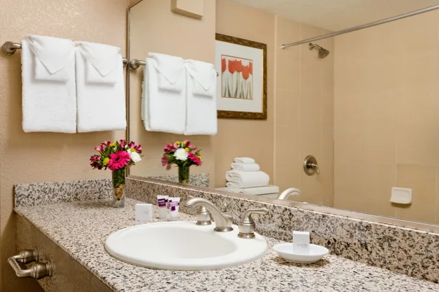 Deluxe, King Bed, Central Tower، Harrah’s Laughlin - A Caesars Rewards Destination 5/6