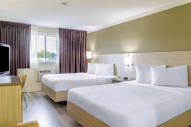 غرفة قياسية بسريرين كوين، Motel6 Niagara Falls, On - Near The Falls 10/10