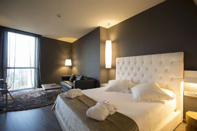 Junior Suite, Queen Bed, Sb Plaza Europa 3/9