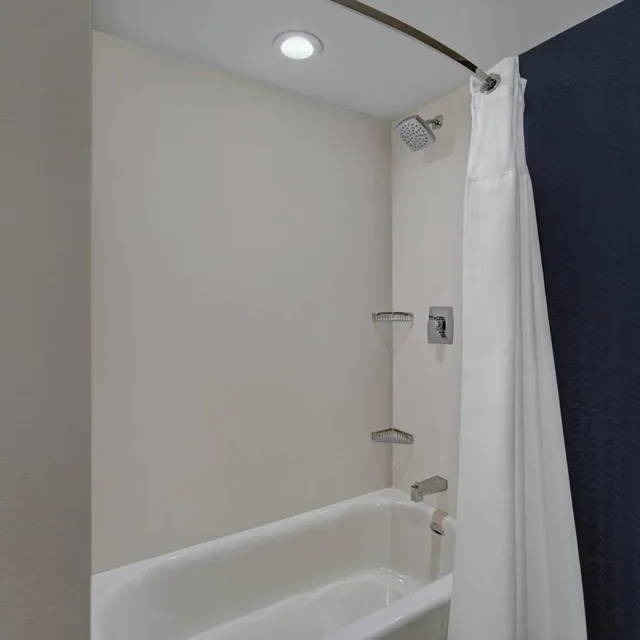 غرفة بسرير كينج وسريرين كوين، Fairfield Inn & Suites by Marriott Mansfield 5/7