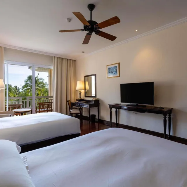 غرفة عائلية ثلاثية بسريرين منفصلين وسرير كينج وسرير بطابقين بشرفة بغرفتي نوم، Sofitel Krabi Phokeethra Golf & Spa Resort 1/10