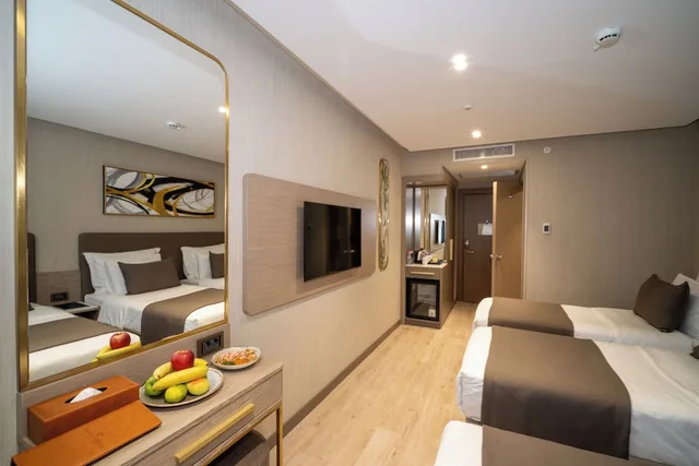 غرفة قياسية ثلاثية بثلاثة أسرّة، Rayelin Hotel Old Town 1/4