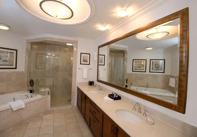 2 Bedrooms, Grand, Suite, King and Twin Beds, Ocean Front, Living Area، Seven Stars Resort 3/3