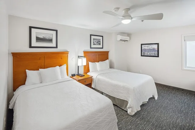 Atrium, 2 Double Beds, No Window، Edgewater Hotel Seward 3/3
