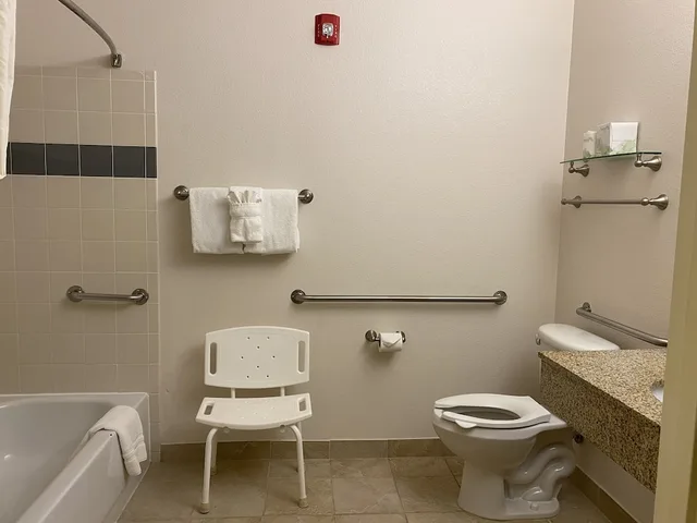 غرفة بسرير كوين لذوي الإعاقة، A Riverside Inn Travelodge by Wyndham 7/10