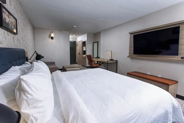 غرفة بسرير كينج مع أريكة لذوي الإعاقة، Four Points by Sheraton Appleton 1/8