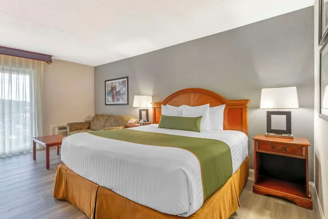 غرفة قياسية بسرير كينج مع أريكة، Best Western Capital Beltway Washington Dc 6/10