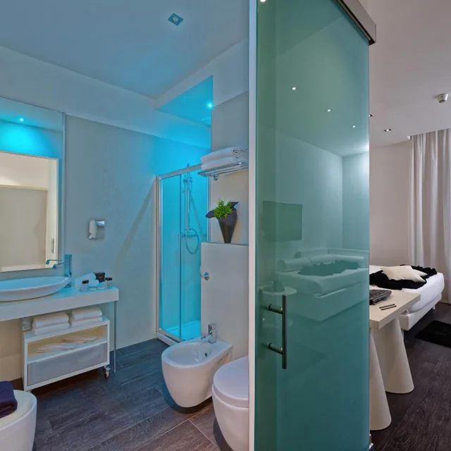 غرفة تنفيذية عائلية، Metropolitan Hotel 8/9