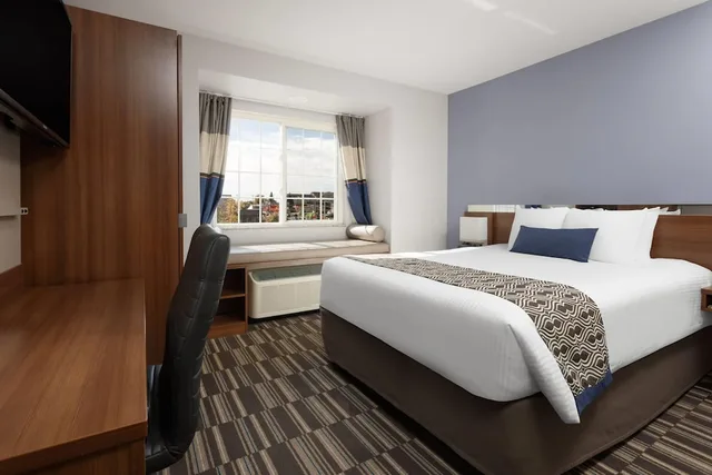Room, Queen Bed, Microtel Inn & Suites By Wyndham Sault Ste. Marie 1/10