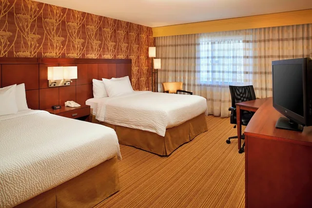 غرفة بسريرين كوين، Courtyard Detroit Utica 4/6