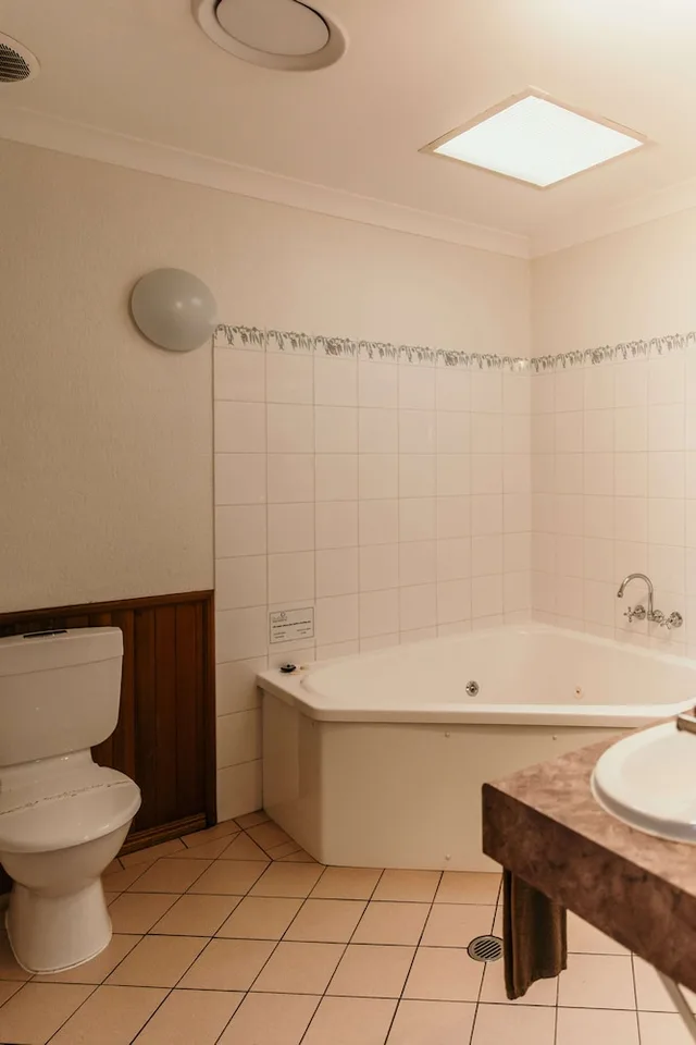 Spa, King Bed، Outback Motel Mt Isa 6/7