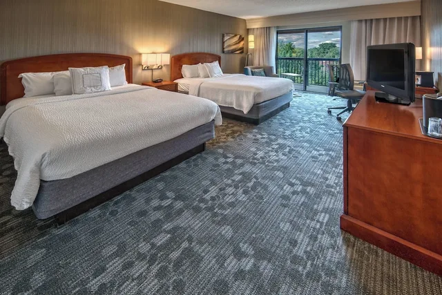 غرفة قياسية بسريرين كوين لذوي الإعاقة، Courtyard by Marriott Springfield 3/4