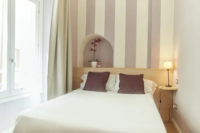 Basic, Double Bed, External Bathroom, Small, B B Di Piazza Del Duomo 1/3
