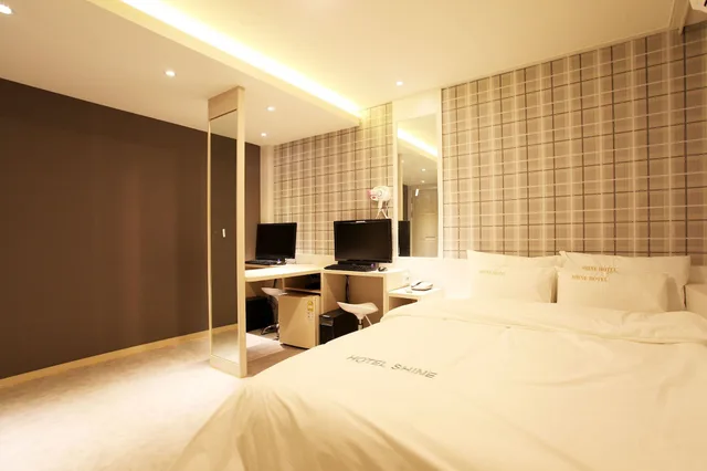 غرفة ديلوكس بسرير كوين، Shine Hotel 3/10