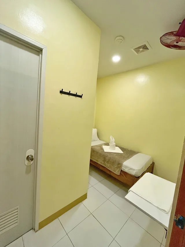 Basic, Single, Single Bed, Zuric Pension Coron 1/3