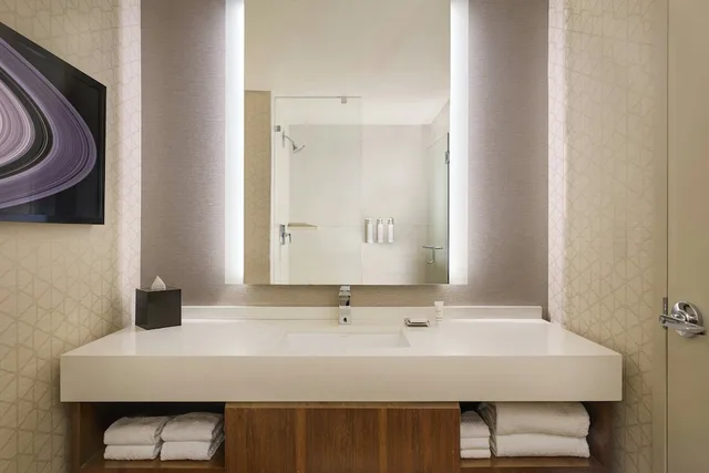 غرفة بسرير كينج، MARRIOTT MARQUIS HOUSTON 7/12
