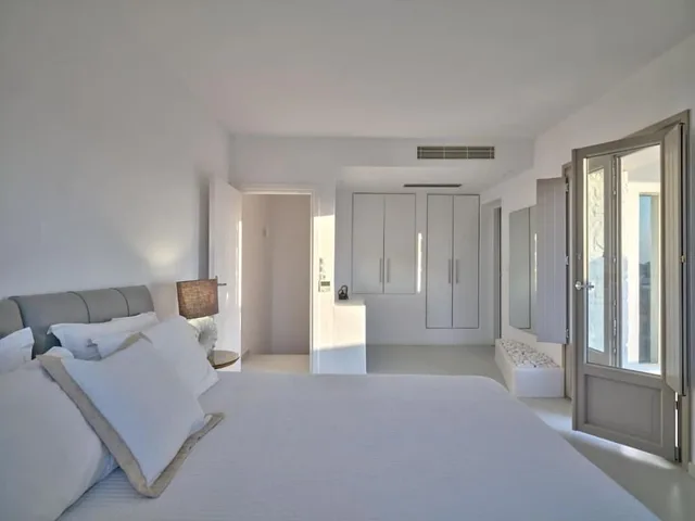 Grand, Ambassador, 5 Bedrooms, Villa, 4 Beds, 3 Double Beds، Empire Luxury Villas 1/10