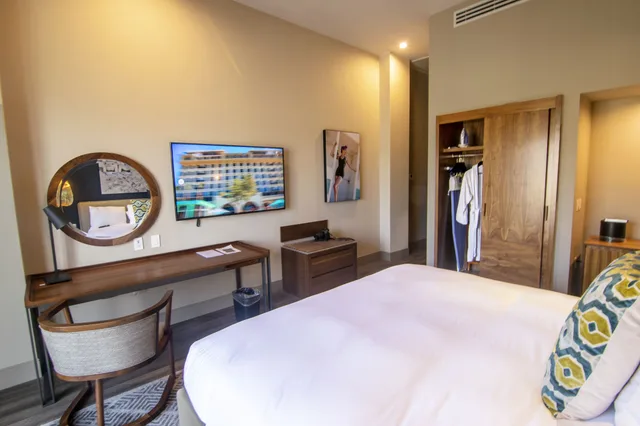 غرفة بريميوم بسرير كينج بإطلالة على الجبل، Torre Lucerna Hotel Ensenada 3/4
