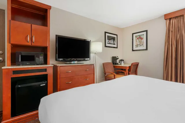 Room, King Bed, Pool View, South Tower، Best Western Plus Boomtown Casino Hotel 6/8