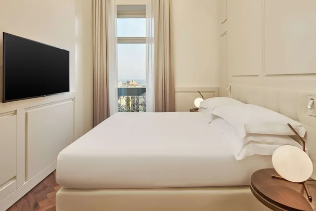 جناح بسرير كينج بغرفة نوم واحدة، De Bonart Naples, Curio Collection by Hilton 5/10