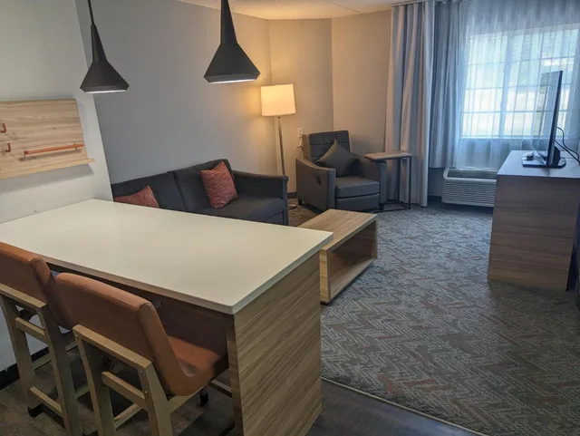 جناح بغرفة نوم واحدة مع أريكة، CANDLEWOOD SUITES WILSON 1/1