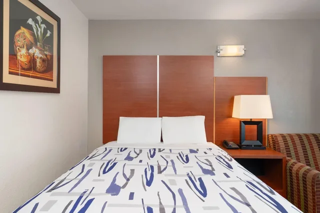 غرفة بسرير كوين، Travelodge by Wyndham Albuquerque West 4/9