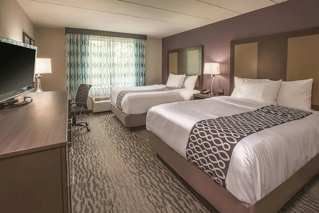غرفة بسرير كينج لذوي الإعاقة، La Quinta Inn & Suites by Wyndham Sturbridge 2/7