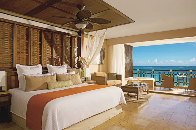 Honeymoon, Preferred Club, Suite, King Bed, Ocean Front, Dreams Riviera Cancun 1/2