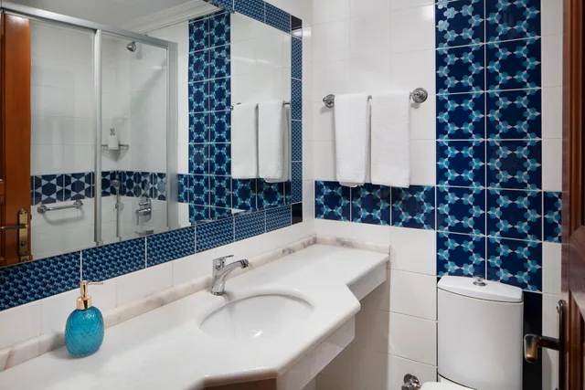 Room, Triple, 1 Queen and 1 Single Bed, Hotel Sari Konak 4/4