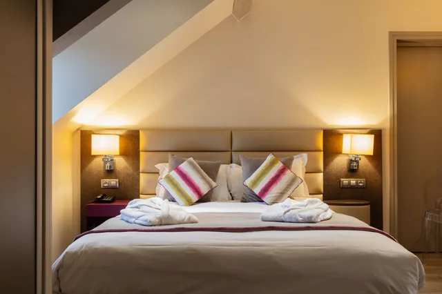 Room, Double Bed, Attic، Relais Du Silence Le Grand Hotel D Uriage 1/4