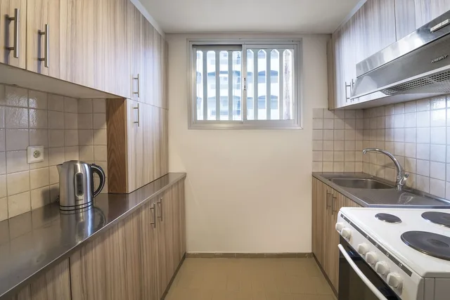 شقة عائلية بسرير كينج وسريرين منفصلين بإطلالة على البحر بغرفتي نوم، Marina Alimos Hotel Apartments 4/4