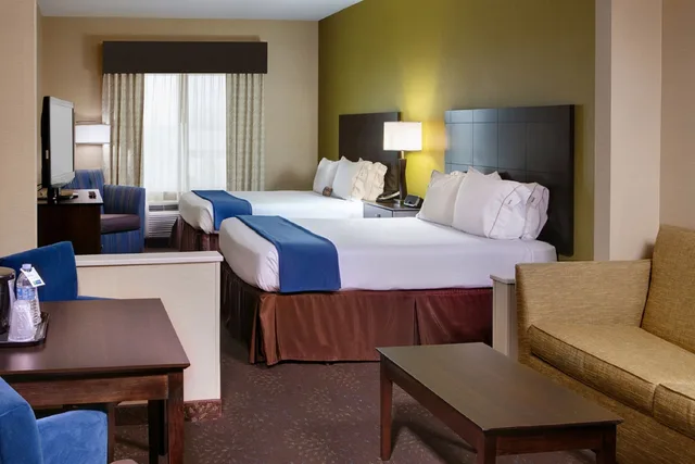 جناح بسريرين كوين بمنطقة جلوس، Holiday Inn Express Hotel Suites Saginaw 1/3