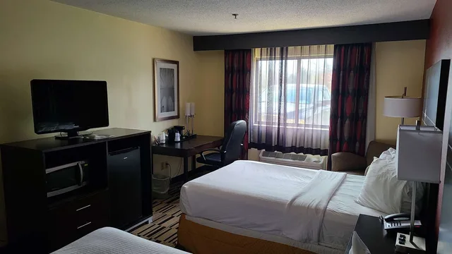 غرفة بسريرين مزدوجين، Best Western Shippensburg Hotel 4/8