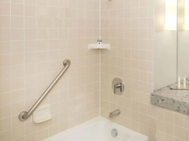 جناح كبير بسرير كينج بحوض جاكوزي بمطبخ، Doubletree By Hilton Bloomington Minneapolis South 4/4
