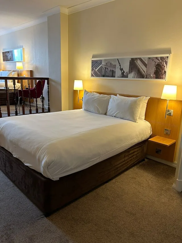 غرفة عائلية بسرير مزدوج وسريرين منفصلين، Britannia Hotel Manchester 1/3