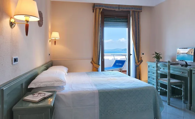 غرفة بسرير مزدوج بشرفة، Parco Aurora Terme 1/3