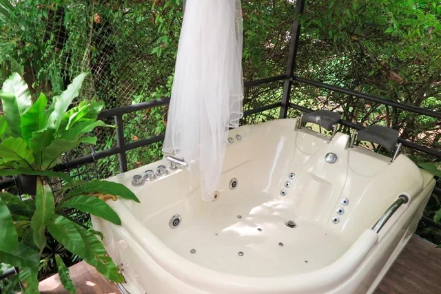 غرفة فاخرة بجاكوزي، V20 Boutique Hotel 7/8