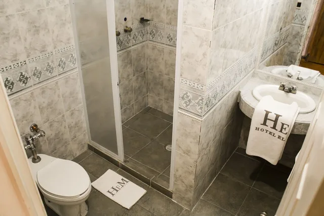 غرفة بسريرين مزدوجين بإطلالة على المدينة بحمام خاص، Hotel El Monte 4/4